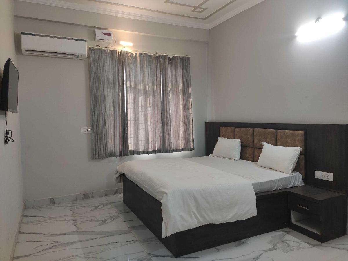 Oyo 92169 Apple Leaf Banquet & Hotel Aligarh Exterior photo